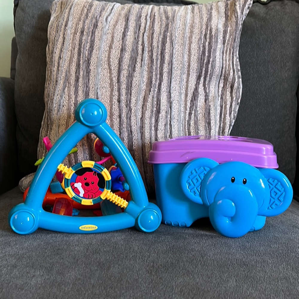 🐶Infantino Triangle Activity Toy and Fisher~Price Elephant Shapes Sorter🐘